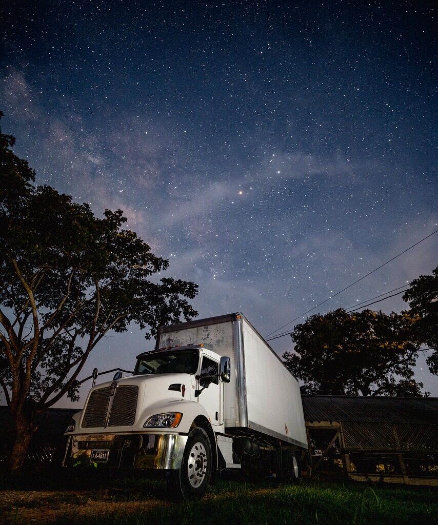 g72667e6031ed99a409b06990905863d6b1b0dd44e261456e3ebe763686518d357bc586bd8ae66f0fa8acab85ba387c34beb95b187f09ee66c2082b9620c02976_1280-8190240 truck, night, night sky, sky, vehicle, nature, transport, space, cosmic
